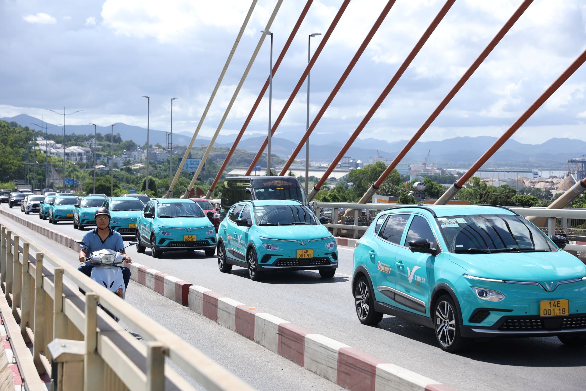 Taxi xanh SM chính thức vận hành tại Hạ Long